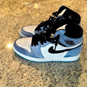 Jordan 1 Retro High OG (university blue)